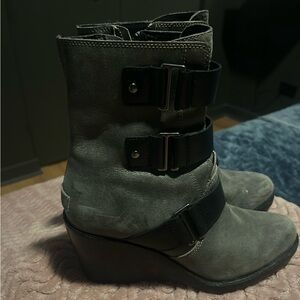 Sorel Gray Ankle Boots with Buckle Straps
